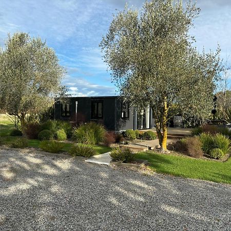 דירות הייסטינגס Adorable Little Container House מראה חיצוני תמונה